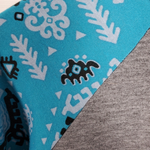 Lularoe Randy tee xs - Picture 2 of 5